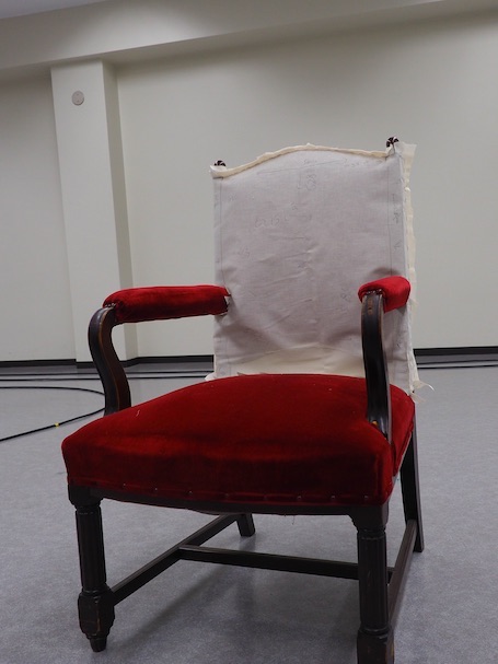 千代田区財団法人K様／肘椅子カバー完成前／椅子本体の写真