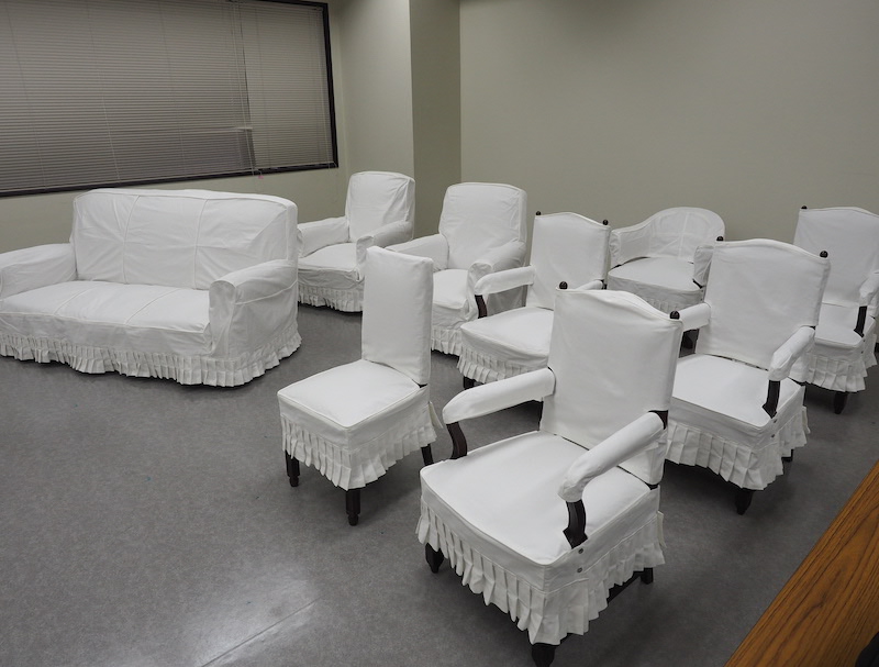 千代田区財団法人K様／ソファと椅子の完成カバー全景の写真